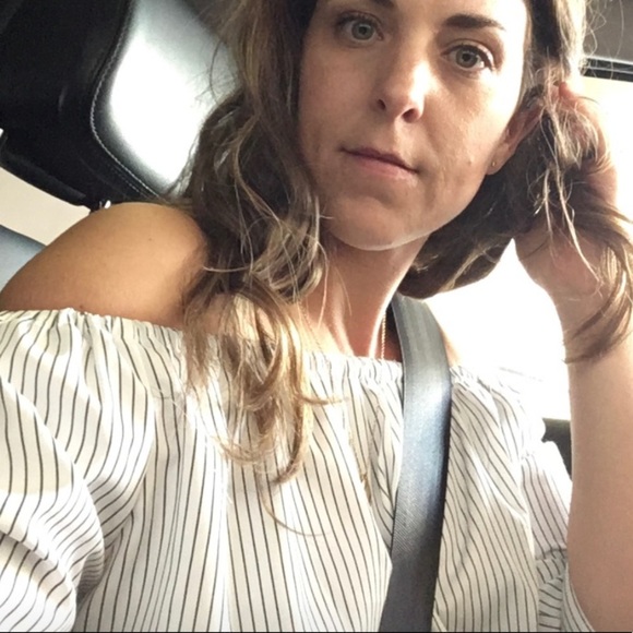 San Joy Off the Shoulder top worn once - Picture 8 of 9